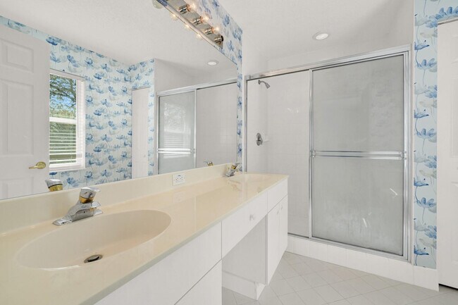 Building Photo - 10120 Boca Palm Dr