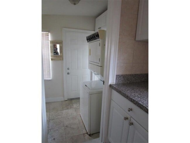 Building Photo - 4565 N Ocean Dr