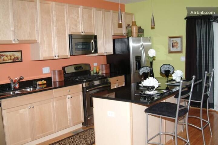 Building Photo - 468 E 42nd St