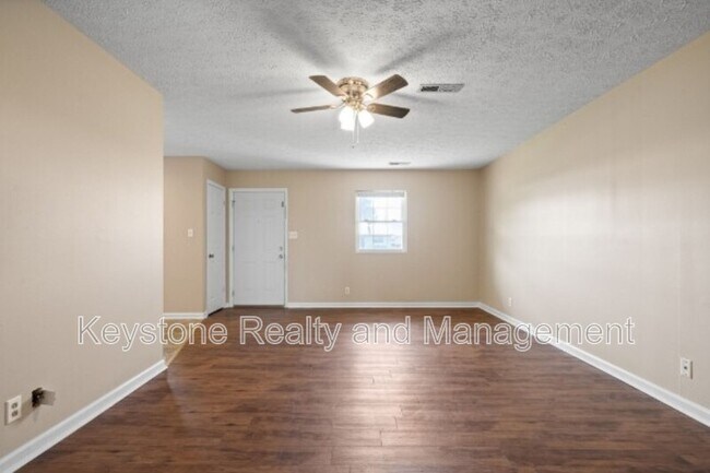 Building Photo - 308 Thompsonville Ln
