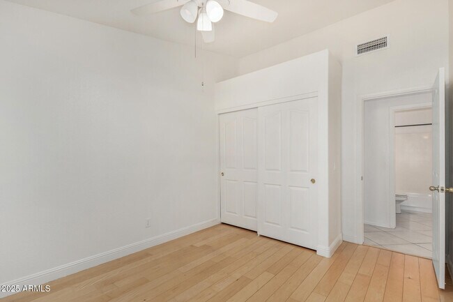 Building Photo - 1580 W Springfield Way