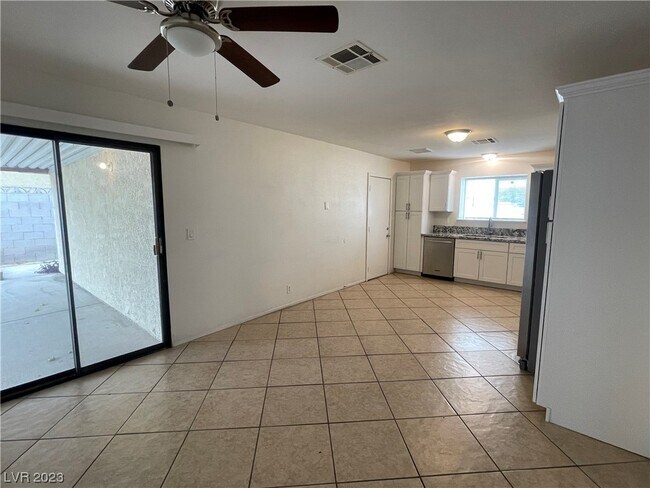 Building Photo - 6405 W Roy Rogers Dr