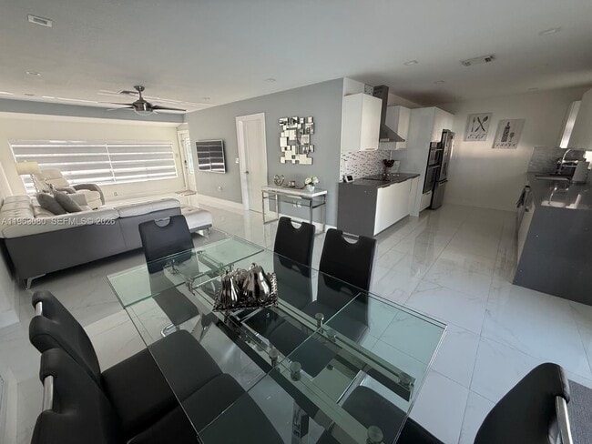 Building Photo - 9611 Jamaica Dr