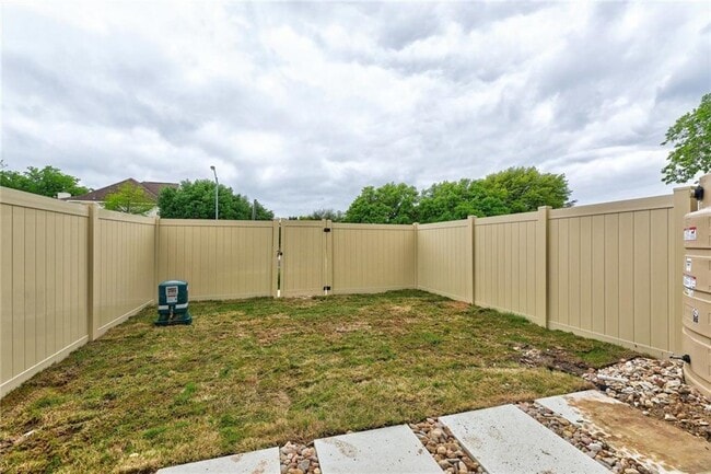 Building Photo - 402 Conservation Dr