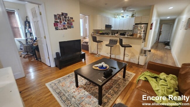 Building Photo - 66 Egmont St