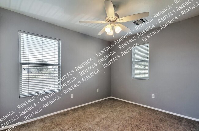 Building Photo - Beautiful 3 Bed/2.5 Bath Two Story Home w/...