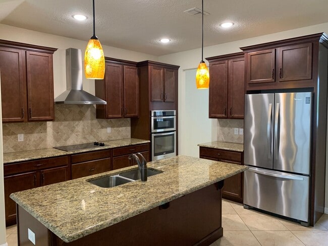 Building Photo - 3 Bedroom, 2.5 bath townhome n Windermere,...