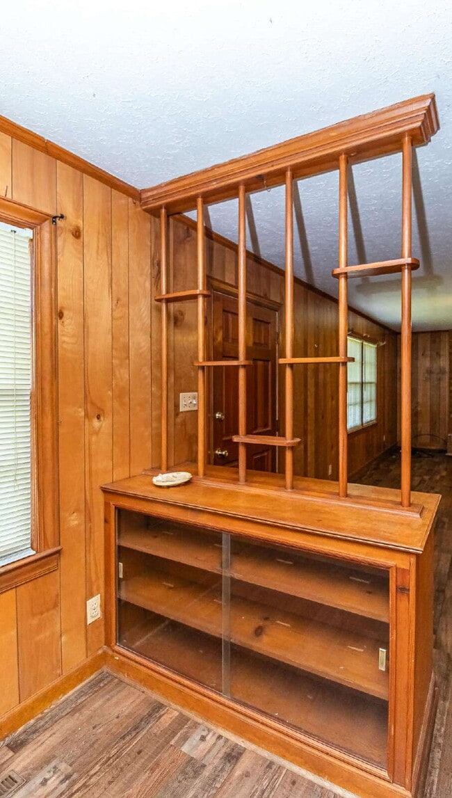 Building Photo - Brick Ranch in Pikeville! Lawn care included!