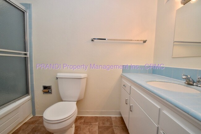 Building Photo - 104 Wisteria Way