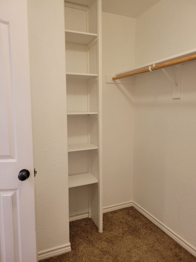 Building Photo - Huge 1/2 acre lot on cul de sac!  White Rock Estates!