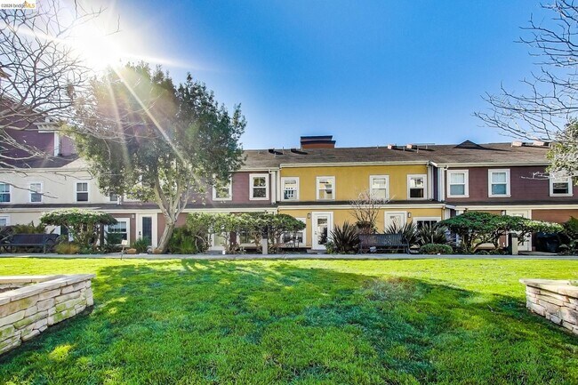 Building Photo - 555 10th St