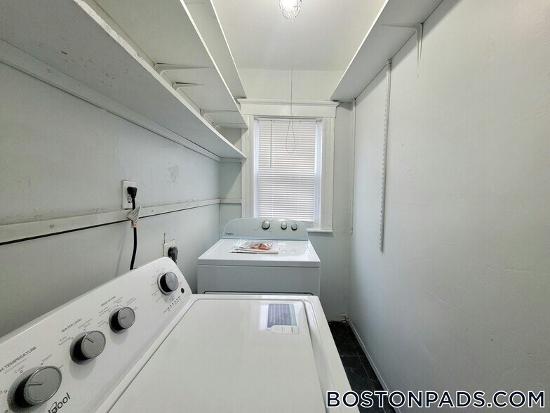 Building Photo - 17 Wachusett St