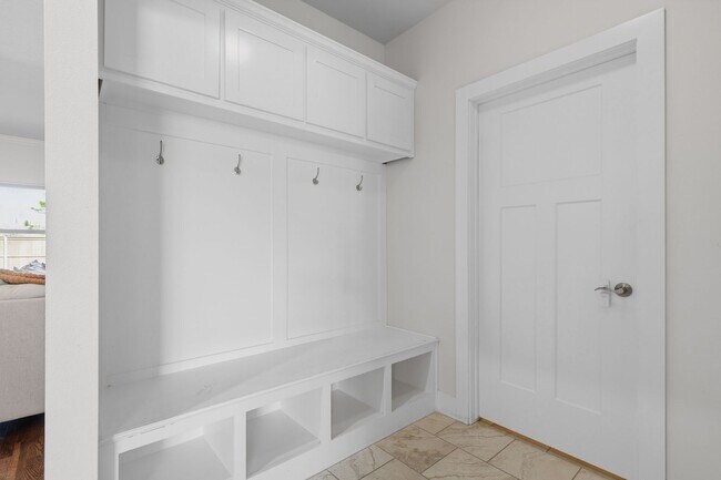 Building Photo - Stunner! This beautiful home features a spacious open floor plan with primary suite and private o...