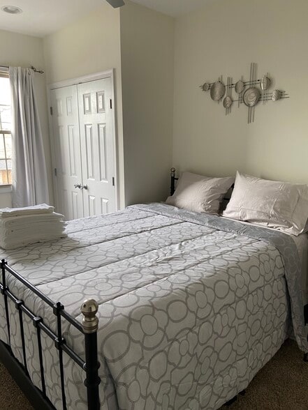 Bedroom with Ensuite - 1164 Nanticoke St