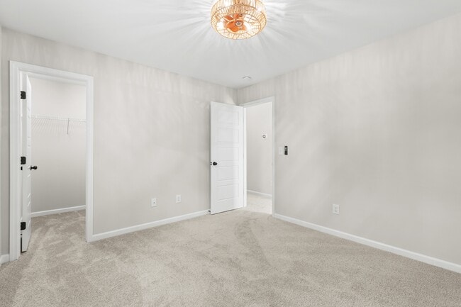 Building Photo - 240 E Quailwood Dr