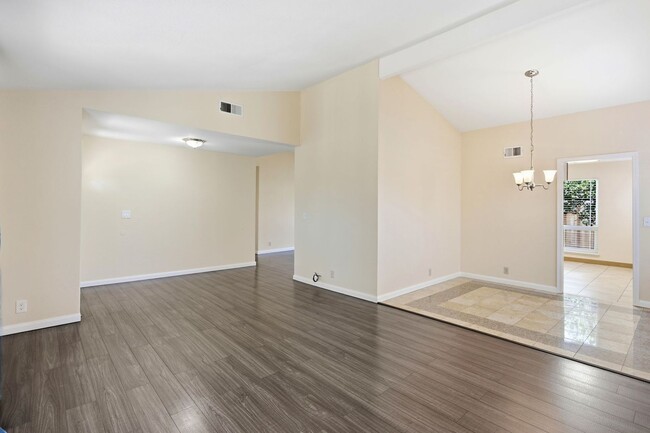 Building Photo - 663 Albion Dr