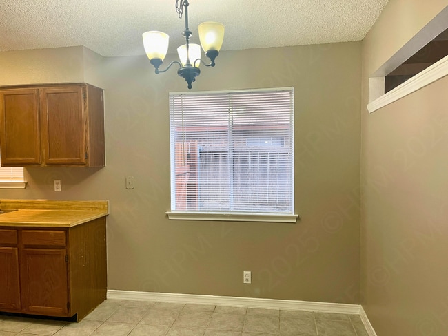 Building Photo - Ardash-9827 &amp; 9825