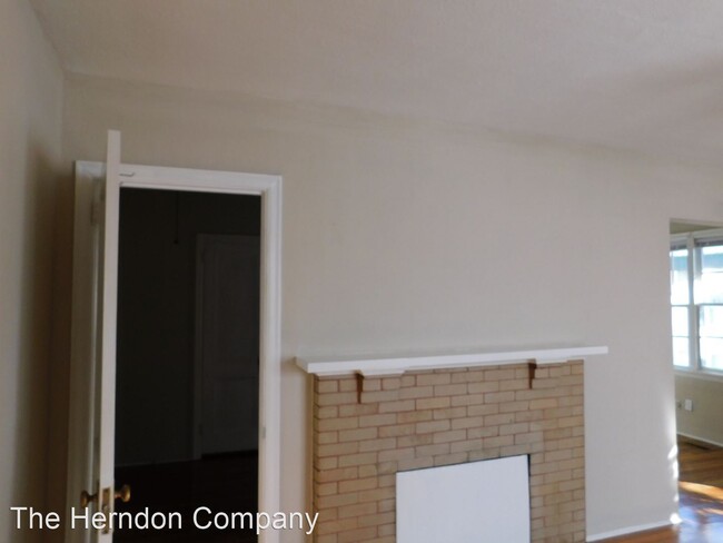 Building Photo - 2 br, 1 bath House - 404 E. Moore Street