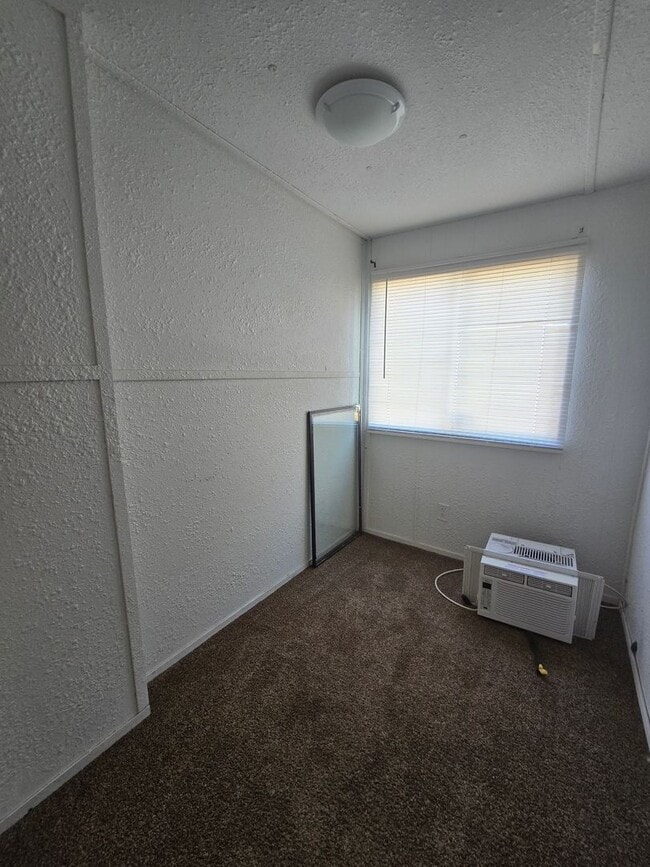 Building Photo - 2 Bed, 2 Bath 1 Office Space Trailer House