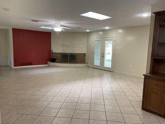Building Photo - 6209 Glenhaven Dr