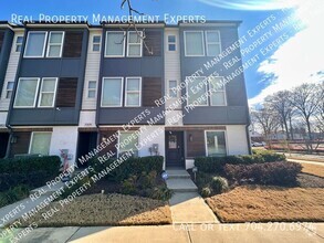 Building Photo - Stunning 3BR/4BA Townhouse in Charlotte!