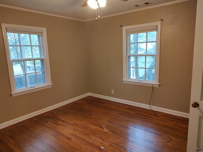 Building Photo - 1007 Third St