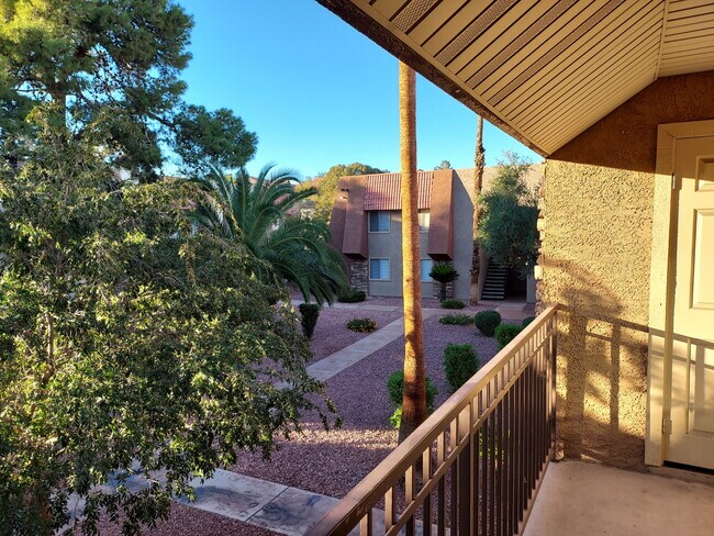 Building Photo - 4918 River Glen Dr