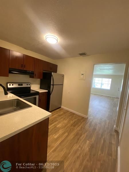 Building Photo - 1524 NW 52nd Ave