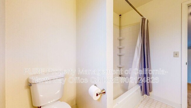 Building Photo - 2070 Pinercrest Dr