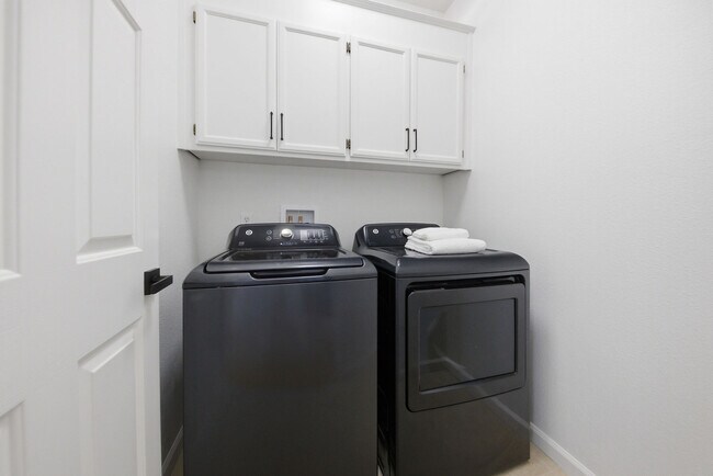 Building Photo - 15 Aaron Dr