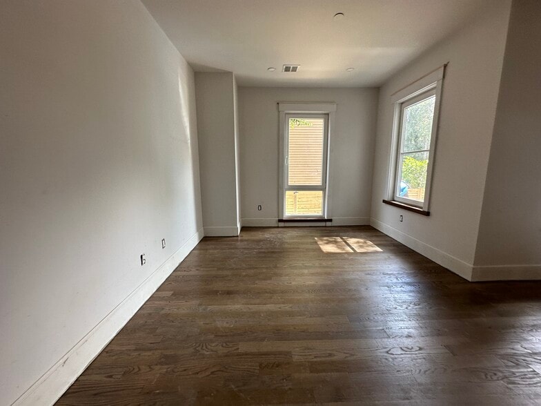 Building Photo - 100 Mount Pleasant Ave