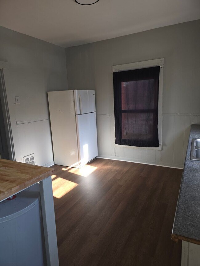 Building Photo - 208/210 Meagher Ave