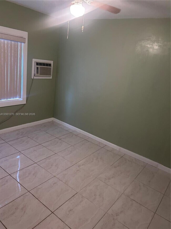 Building Photo - 11108 Peachtree Dr