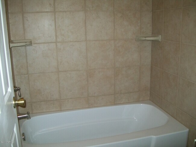 Building Photo - 6655 N Canyon Crest Dr