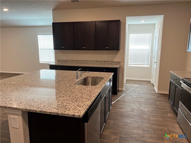 Building Photo - 937 Armadillo Dr
