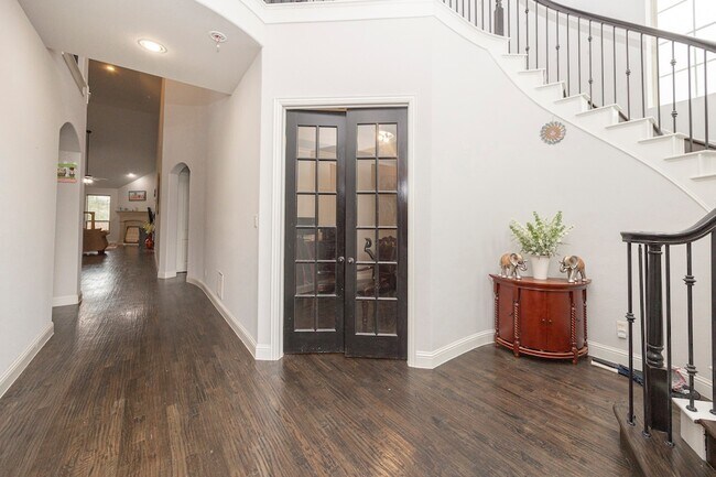 Building Photo - 5579 Lightfoot Ln