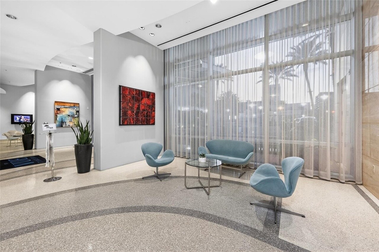 Building Photo - 150 E Robinson St