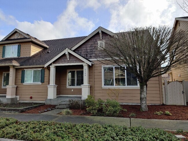 Building Photo - PENDING APPLICATION; Townhome w/ New Paint