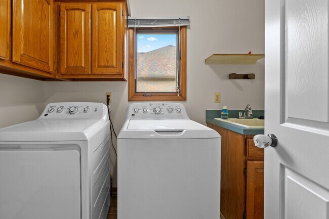 Building Photo - 53638 Springhill Meadows Dr