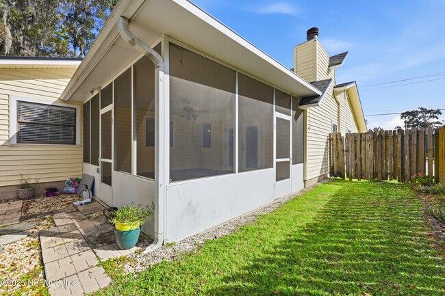 Building Photo - 760 Plainfield Ave