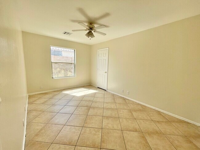Building Photo - 8755 W Las Palmaritas Dr