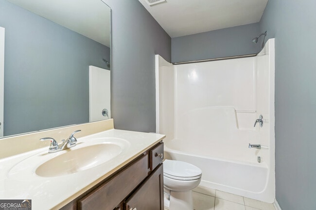 Building Photo - 5080 Whiteoak Terrace SE