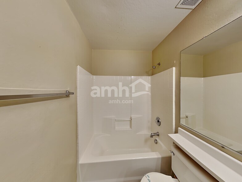 Building Photo - 5330 W Albeniz Pl