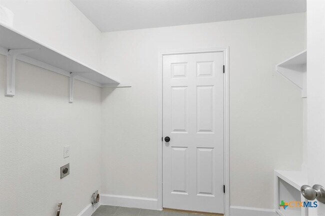 Building Photo - 617 Barbara Way