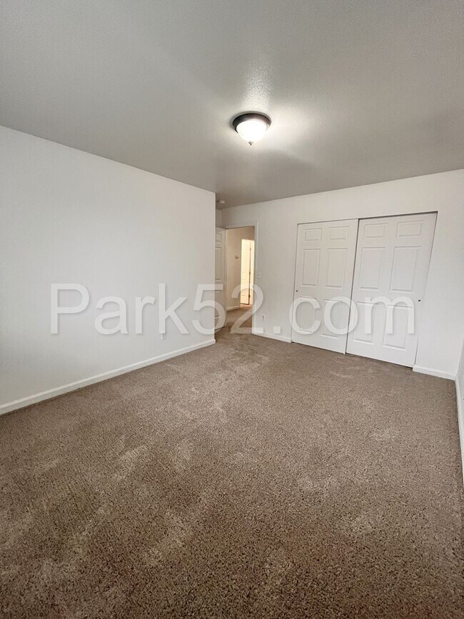 Building Photo - 112 126th St E