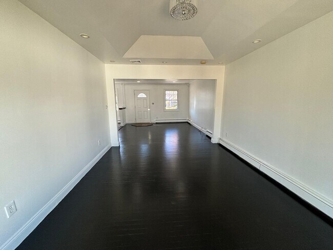 Building Photo - 303 West Ln