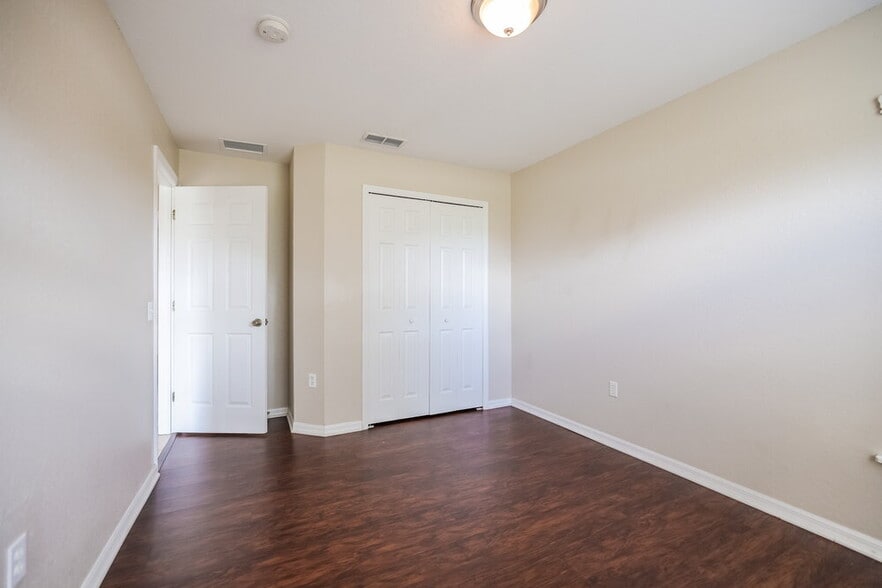 Building Photo - 1236 Apopka Ln