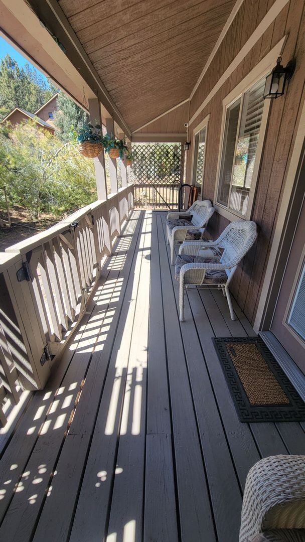 Building Photo - Attractive & Roomy 4 bedroom, 3 bath Pine ...