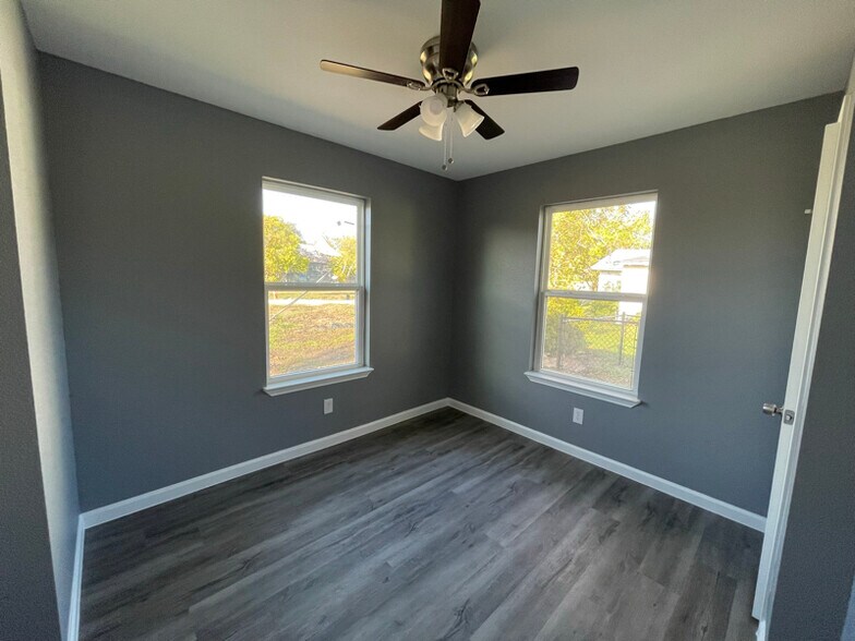 Building Photo - 501 S Front St