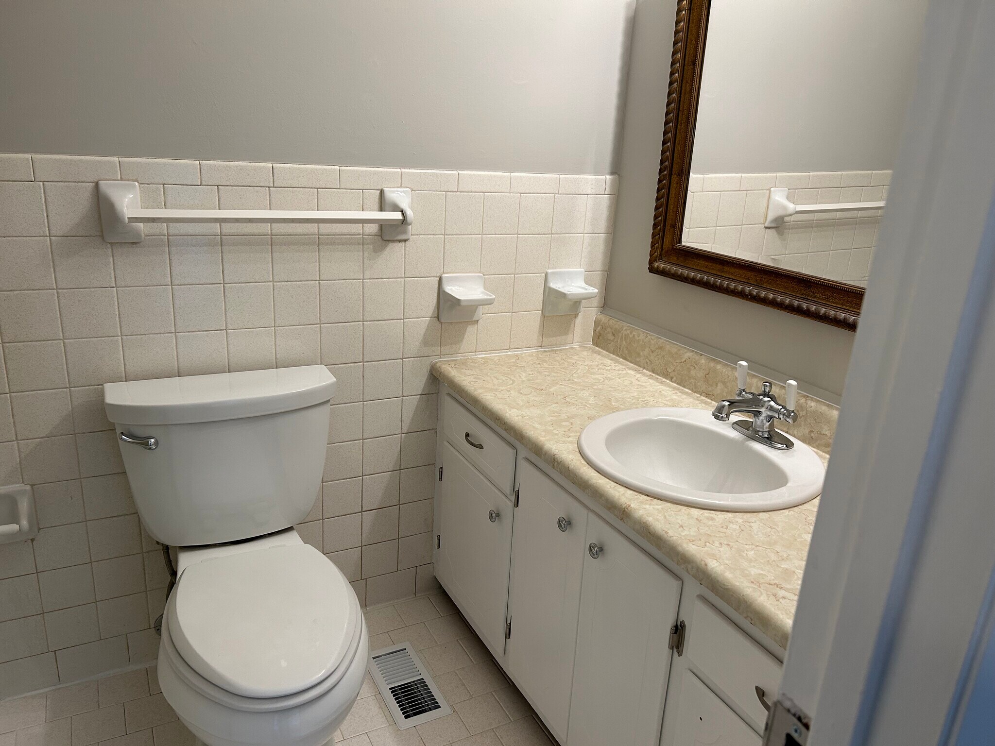 bath - 810 Lillard Rd